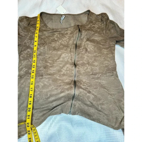 Milla Vegan Suede Top SIZE L - Picture 4 of 7